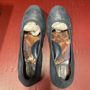 Born Navy Leather Women's Flats